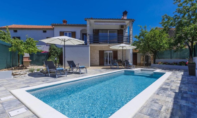 Sajini House | Holiday Home Reaa by Interhome