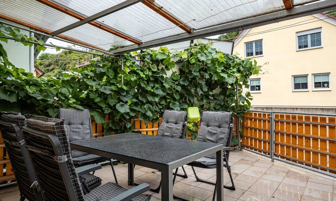 Ihringen House | Holiday Home 'Rebsteige' with Mountain View, Balcony and Wi-Fi