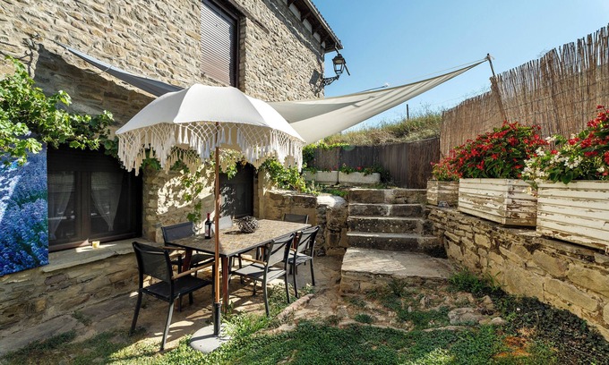 Caldearenas House | Holiday Home 'Regalate Paz 2' with Mountain View, Private Pool and Wi-Fi