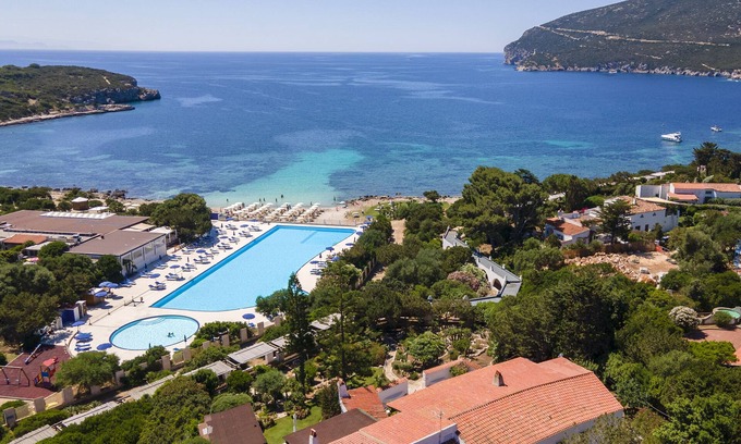 Pischina Salida House | Holiday Home 'Residence Capo Caccia Alghero' with Shared Pool and Private Terrace