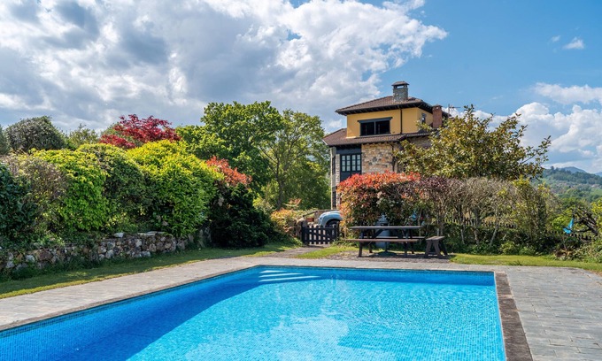 Villamayor House | Holiday Home 'Rodiles De Matisón' with Mountain View, Private Pool and Wi-Fi