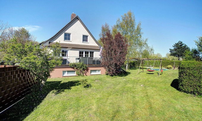 Schaprode House | Holiday Home 'Rügenferienhaus Komplett' with Shared Terrace, Shared Garden and Wi-Fi
