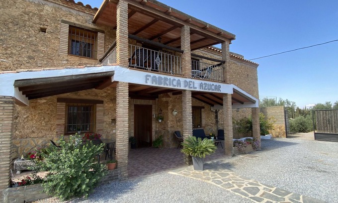 Pozo Alcon House | Holiday Home 'Rural Fábrica Del Azúcar ' with Mountain View, Wi-Fi and Air Conditioning