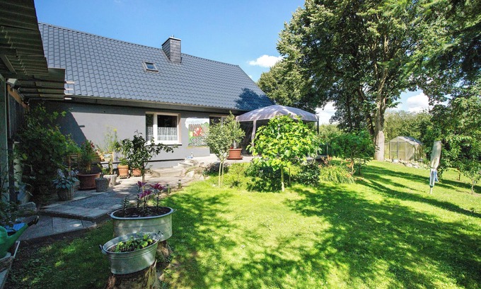 Muritz House | Holiday Home 'Rustikales Ferienhaus' with Private Terrace, Wi-Fi and Air Conditioning