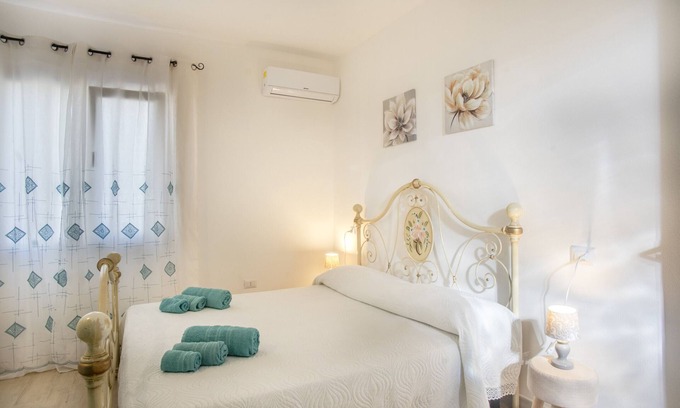 Sant'Anna Arresi House | Holiday Home 'Su Giuali' with Terrace & Wi-Fi