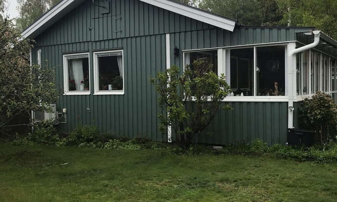 Stora Fro House | Holiday home Sandbergen - Summerhouse near beach - up to 14 guests.
