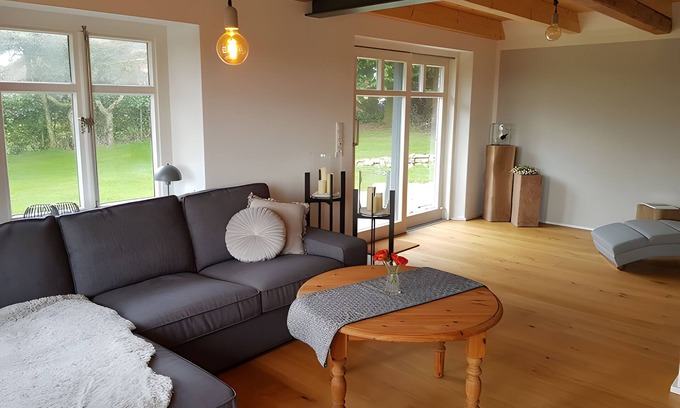 Zennhusen House | Holiday Home 'Schäferhaus' with Private Terrace, Shared Garden and Wi-Fi