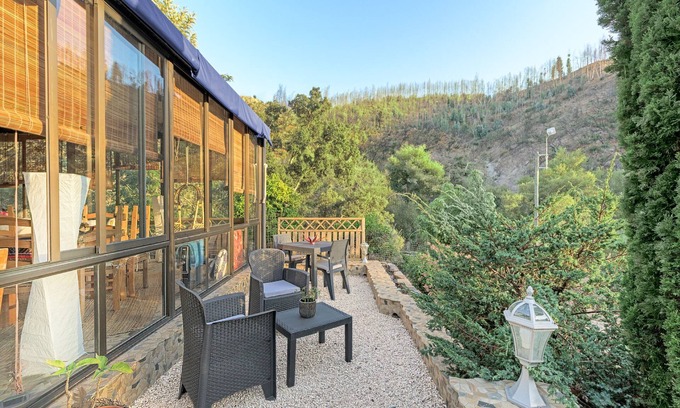 Baiona House | Holiday Home 'Selão Da Eira Velha' with Lake View, Shared Pool and Wi-Fi