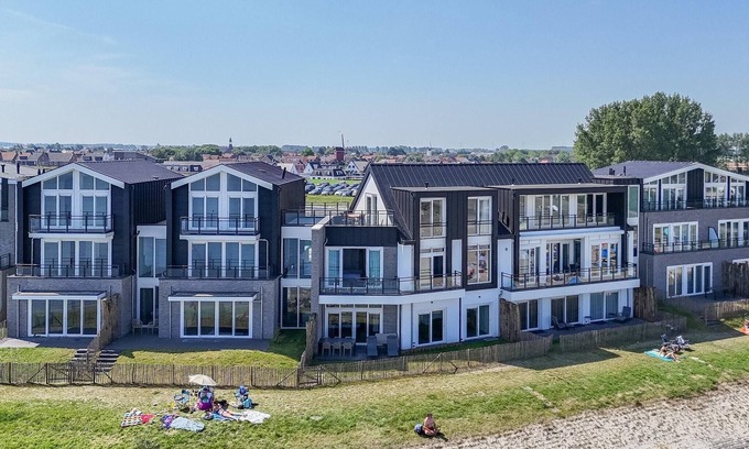 Sint-Annaland House | Holiday Home Sint-Annaland near Zeeland Beach