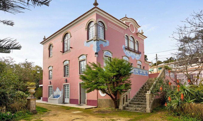 Sintra House | Holiday Home 'Sintra Coração De Jesus' with Private Garden