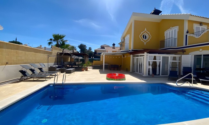 Mazarron House | Holiday Home 'Sophie Mit Großem Pool' with Mountain View, Wi-Fi and Air Conditioning