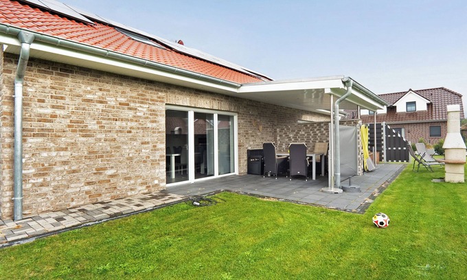 Geeste House | Holiday Home "Speicherhäuschen Maike" with Private Garden & Wi-Fi