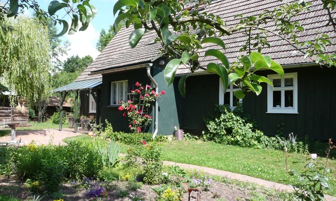 Burg-Dorf House | Holiday Home 'Spreewaldnostalgie' with Private Terrace, Private Garden and Wi-Fi