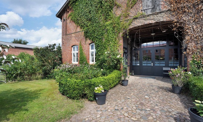 Schlagsdorf House | Holiday Home 'Starenhof' with Private Terrace, Private Garden and Wi-Fi