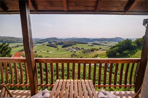 Krsko House | Holiday Home Sunny at vineyard
