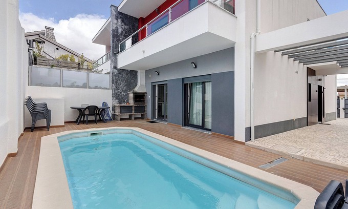 Seixal House | Holiday Home 'Sunset' with Private Pool, Wi-Fi and Air Conditioning