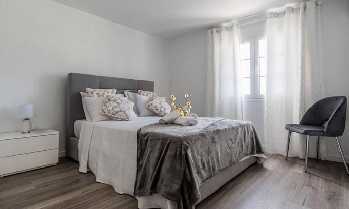 Camacha House | Holiday Home "Sweet Home Madeira" with Sea View, Private Terrace & Wi-Fi