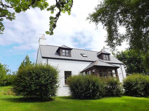 Tarskavaig House | Holiday Home Tarskavaig by Interhome