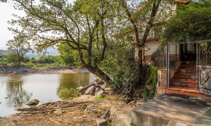 Bronte House | Holiday Home 'Teleferica' with Mountain View, Wi-Fi and Air Conditioning