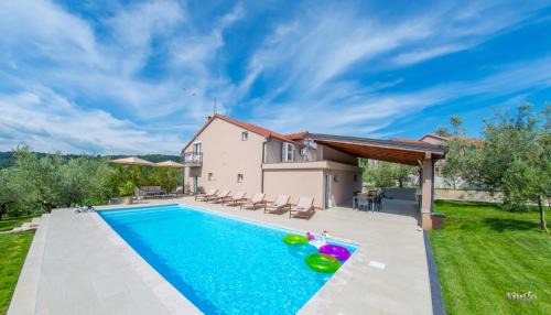 Zavala House | Holiday Home The Olive Escape