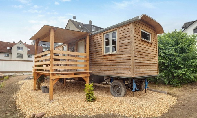 Lohfelden House | Holiday Home 'Tiny House' with Private Terrace, Wi-Fi and Air Conditioning