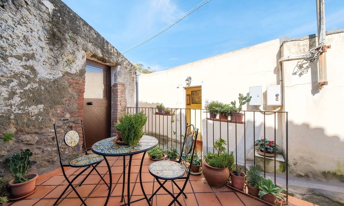Savoca House | Holiday Home 'Tommaso E Martina' with Mountain View, Wi-Fi and Air Conditioning