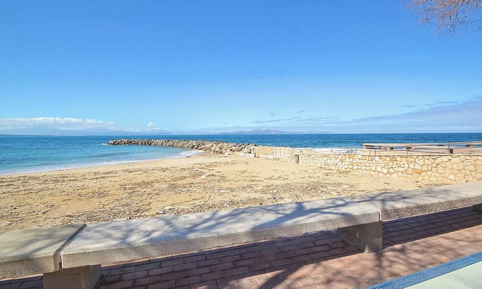 Colonia de Sant Pere House | Holiday Home 'Tres Pins' with Private Terrace, Wi-Fi and Air Conditioning