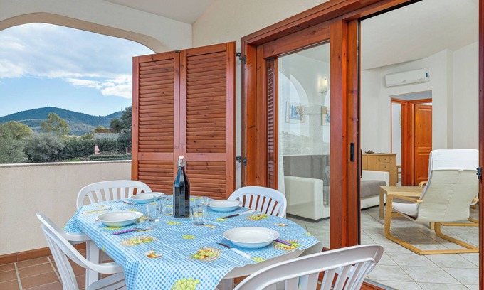 Schifoni House | Holiday Home 'Trilocale Con Vista Tavolara' with Mountain View, Private Terrace and Air Conditioning