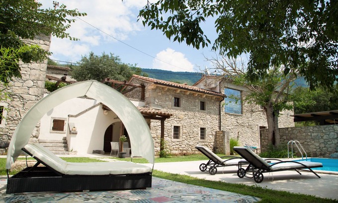 Krsan Villa | Holiday Home Trohi - Restored heritage house between the mountain and the sea