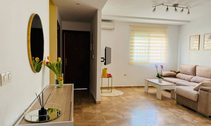 Peligros House | Holiday Home 'Tu Refugio Cerca Del Centro Granada' with Private Terrace, Wi-Fi and Air Conditioning