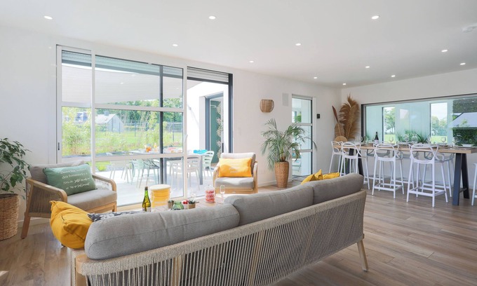 Saint-Bihy House | Holiday Home 'Ty Cohely' with Private Terrace, Private Garden and Wi-Fi