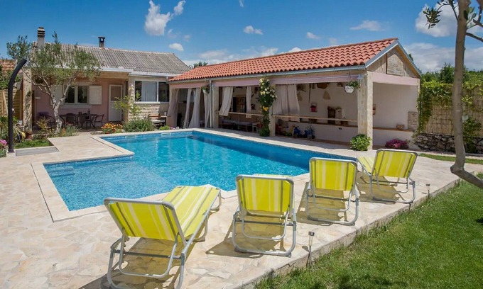 Brnjica House | Holiday Home Velini Dvori