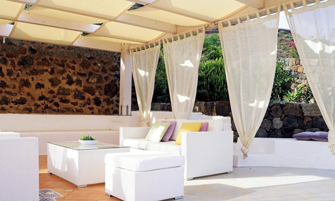 Martingana House | Holiday Home "Vento del sud" with Sea View, Garden & Terrace