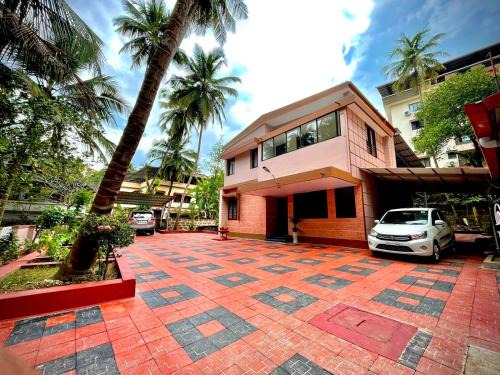 Adyar House | Holiday Home #Vibrant#Hear of the City #Family Only