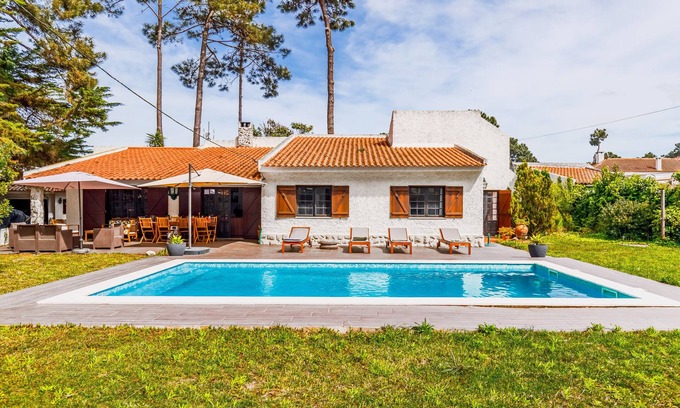 Verdizela House | Holiday Home 'Vila Das Manas' with Private Pool, Private Garden and Wi-Fi