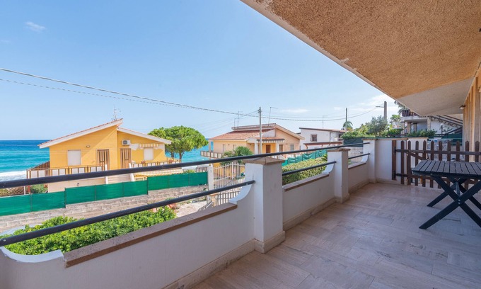 Gallina House | Holiday Home 'Villa Eden' with Sea View, Terrace & Wi-Fi