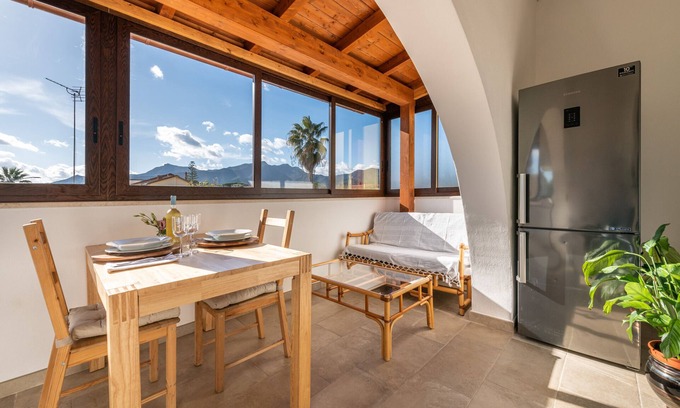 Torre degli Ulivi House | Holiday Home 'Villa Eleonora Residence App To 2' with Shared Pool, Wi-Fi