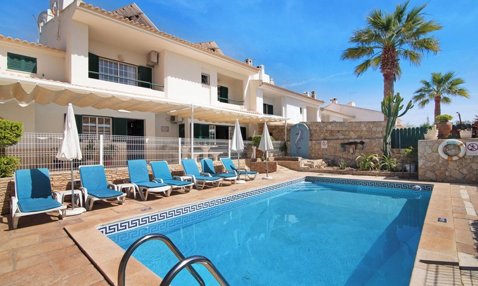 Urbanizacao dos Calicos House | Holiday Home "Villa Guisado" with Pool, Terraces & Wi-Fi