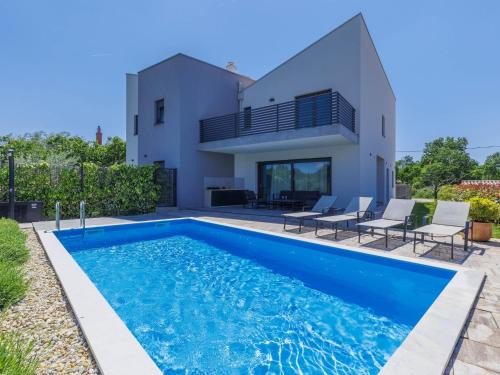 Vrznaveri House | Holiday Home Villa Isabela by Interhome