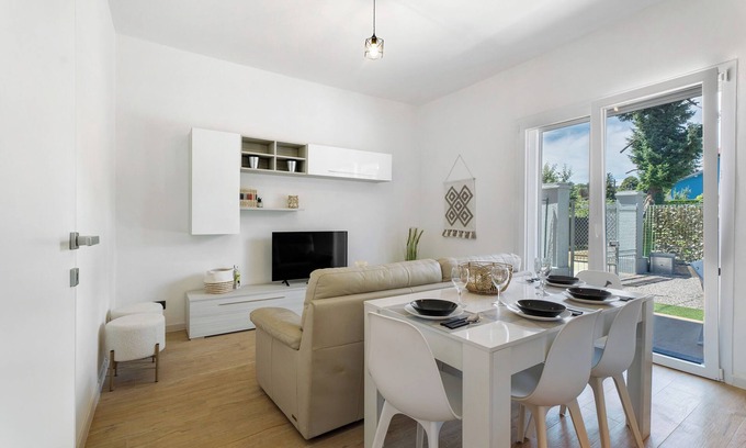 Arona House | Holiday Home 'Villa Lilia Appartamento Verde' with Shared Garden and Wi-Fi