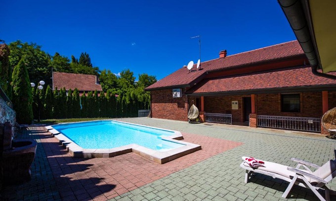 Aljmas House | Holiday Home Villa Pannonia