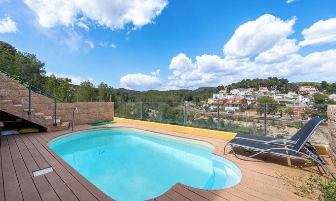 El Castell de Montornes House | Holiday Home 'Vistabella' with Private Pool, Wi-Fi and Air Conditioning