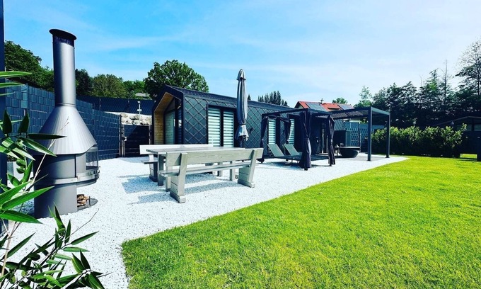 Traisen House | Holiday Home 'Voralpen Lodge - Premium' with Jacuzzi, Terrace & Wi-Fi - Adults Only