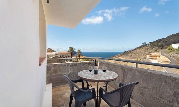 Alojera House | Holiday Home 'VV La Era' with Sea View, Wi-Fi and Air Conditioning