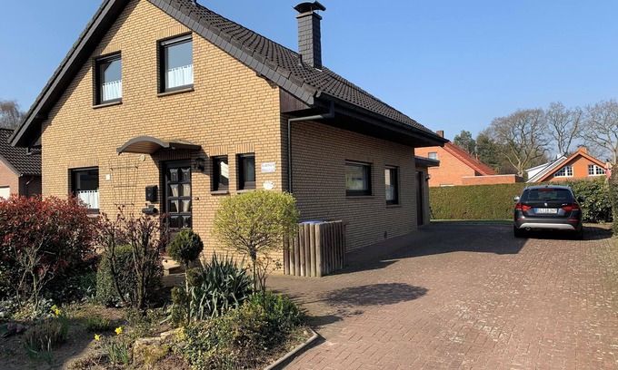 Haseluenne House | Holiday Home "Wacholderhain" Near the Lake with Garden