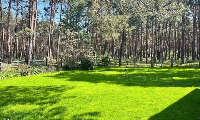 Briesensee House | Holiday Home 'Waldhaus Am See' with Private Terrace, Private Garden and Wi-Fi