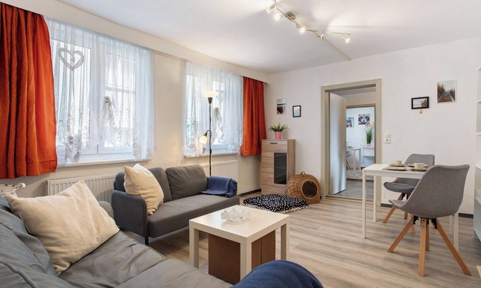 Tribsees House | Holiday Home 'Wanderpfotens Ostsee Ferienhaus' with Private Terrace, Private Garden and Wi-Fi