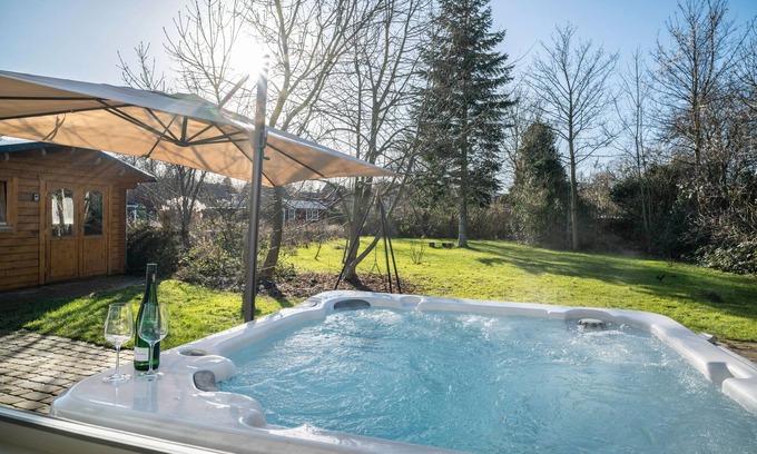 Brunsbuttel House | Holiday Home 'Wellness Oasis with Whirlpool and Sauna' with Private Terrace, Garden and Wi-Fi