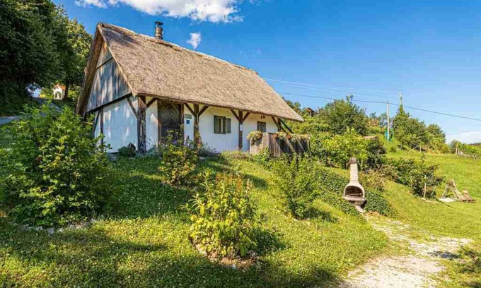 Srednje Grcevje House | Holiday home with Internet access and barbecue