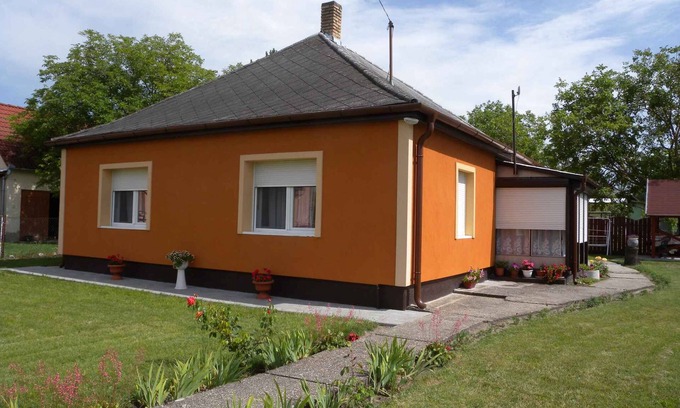 Balatonfenyves House | Holiday home with garden and WIFI